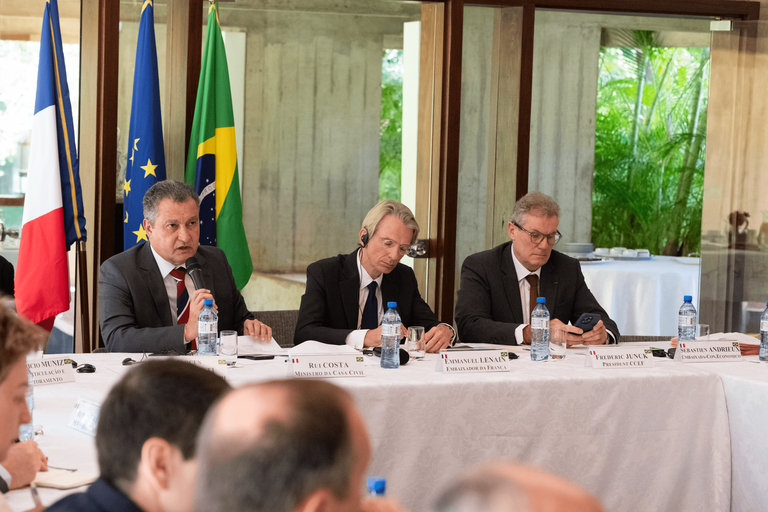 Franceses disctem com governo o Novo PAC