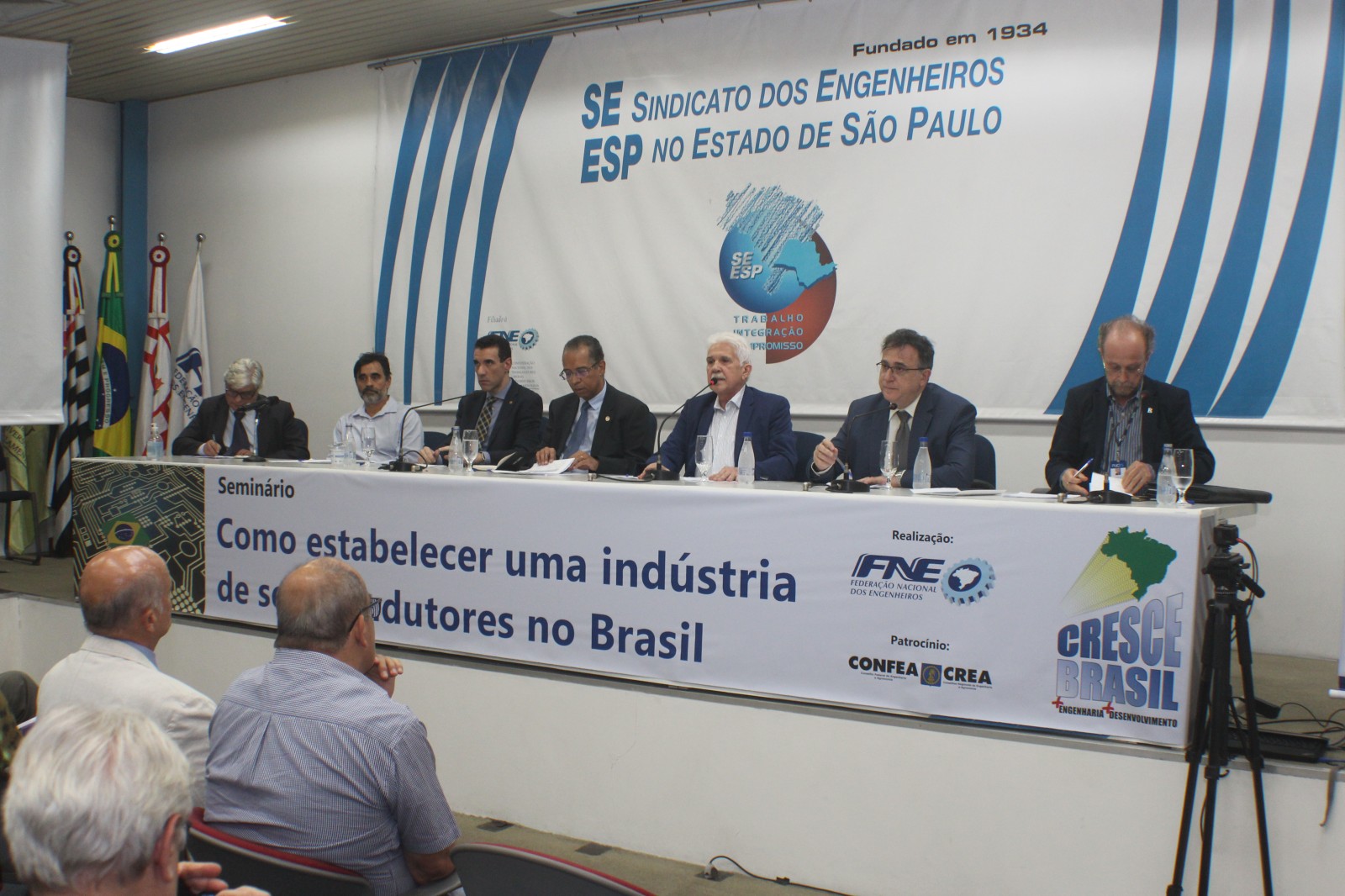 Debate Semicontudores