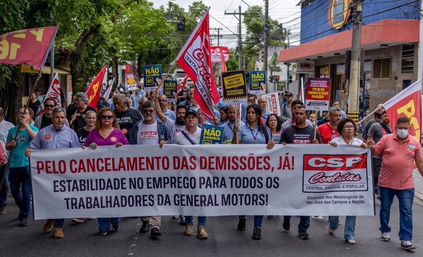 Passeata dos trabalhadores da GM em greve em SJCampos  [Roosevelt Cássio]