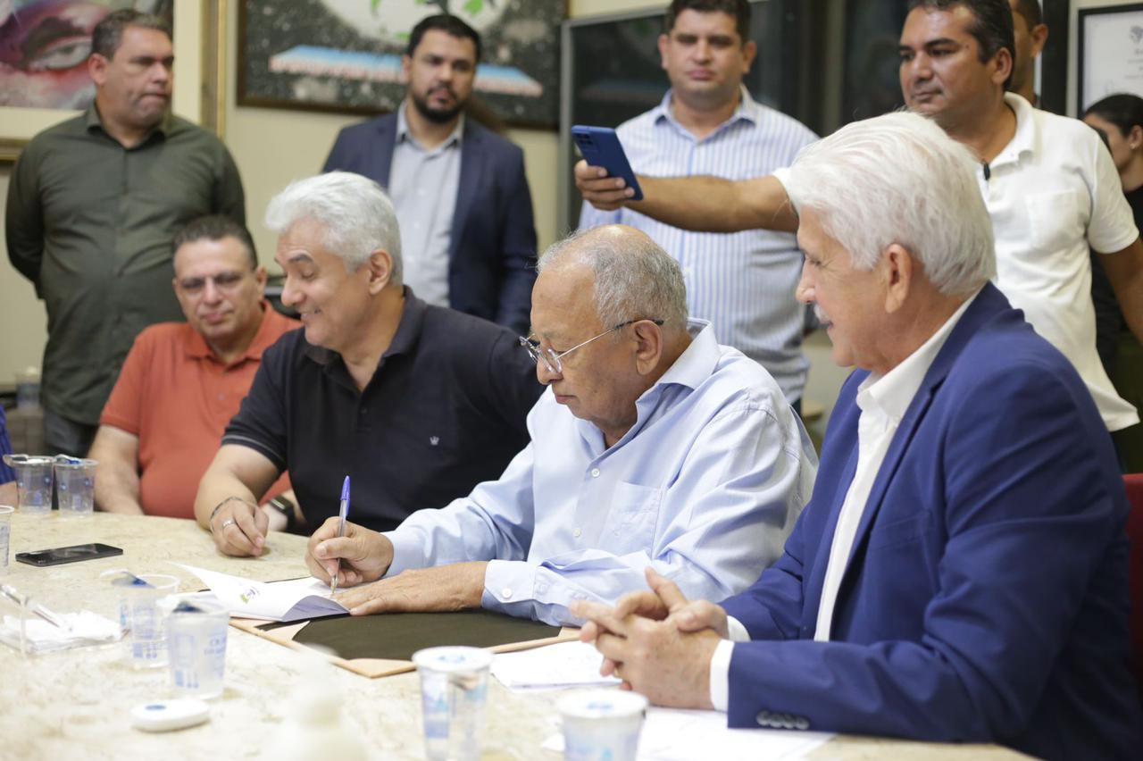 Prefeito de Teresina sanciona lei complementar que altera o pccs dos engenheiros e arquitetos 
