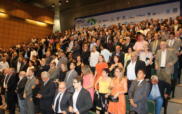 Público saúda nova diretoria da FNE