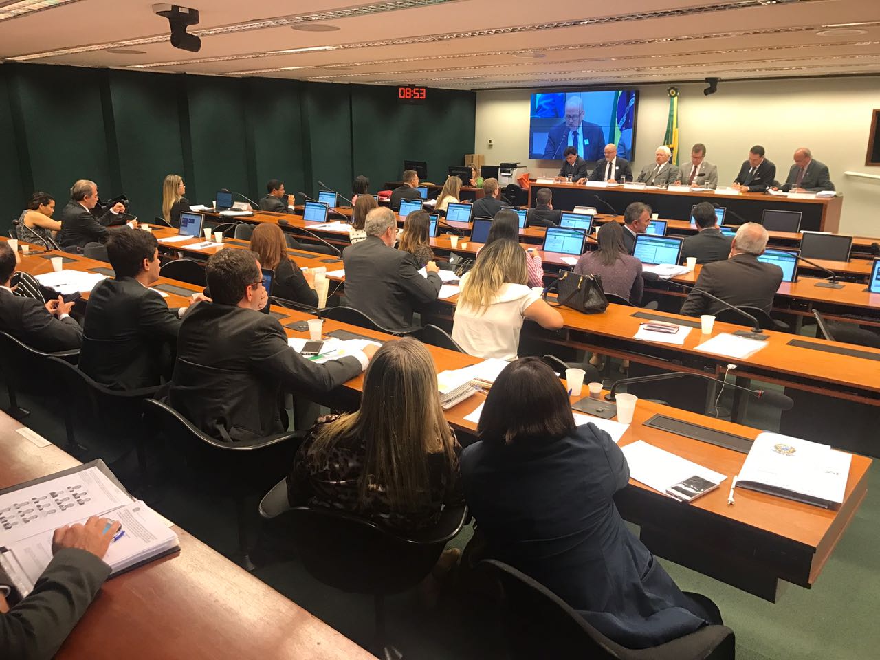 Audiência na Câmara, em que Murilo apresentou sugestões da FNE sobre licitações.