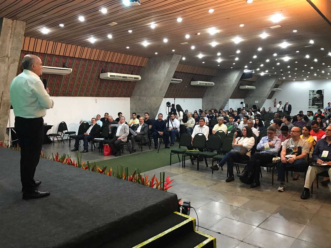 Murilo fala ao Conea