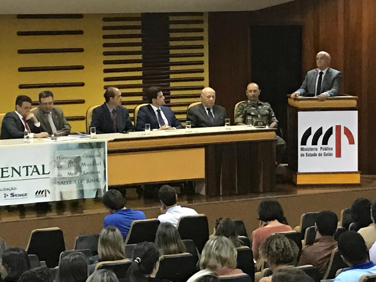 Murilo fala ao Congresso de Saneamento Ambiental 2019, em Goiás. Foto de Paula Bortolini.