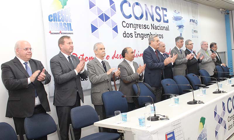 Mesa de abertura do X Conse. Na imagem, da esquerda para a direita: Paulo Guimarães, presidente da Mutua Nacional; Joel Krüger, presidente do Conselho Federal de Engenharia e Agronomia (Confea), João Carlos Meireles, secretário licenciado de Energia e Mineração do Estado de São Paulo; vereador Police Neto (PSD); deputado federal Ronaldo Lessa (PDT); Murilo Pinheiro, presidente da FNE; Clodoaldo Pelissioni, secretário de Transportes Metropolitanos do Estado de São Paulo; vereador Eliseu Gabriel (PSB); vereador Gilberto Natalini (PV); Fernando Jardim Mentone, do Sinaenco-SP.