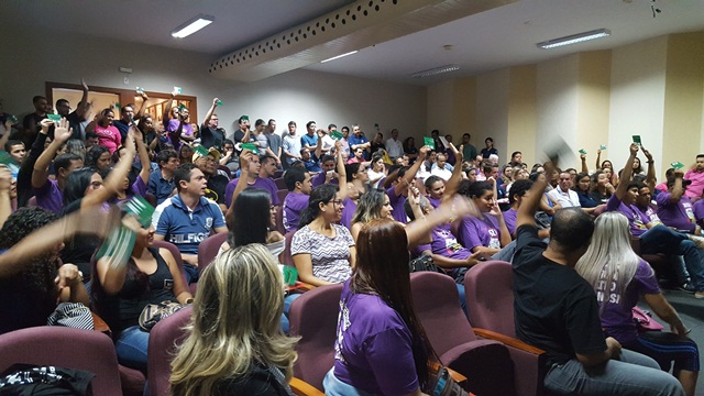 Assembleia Geral do Detran, no dia 06 de junho, em que os servidores  decidiram aderir à greve geral no dia 14 de junho..