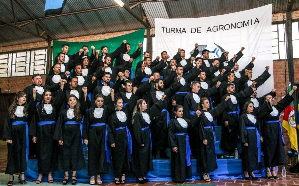 Turma de Engenharia 2018  pela Universidade Fronteiras do Sul