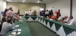 Candidato do PSDB, em reunião da FNE, comprometeu-se em investir em C&amp;T - Foto: Rita Casaro