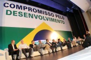Dirigentes dos engenheiros participam de ato que lançou manifesto "Compromisso pelo Desenvolvimento", em São Paulo. Fotos: Beatriz Arruda