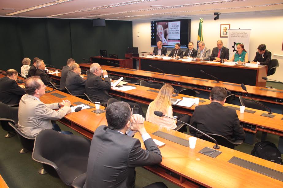 Situação das ferrovias brasileiras em debate na Frente Parlamentar. Foto: Edgar Marra